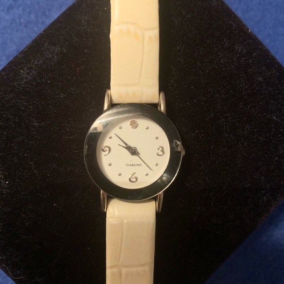 Thin silver & white watch - Picture 2 of 2